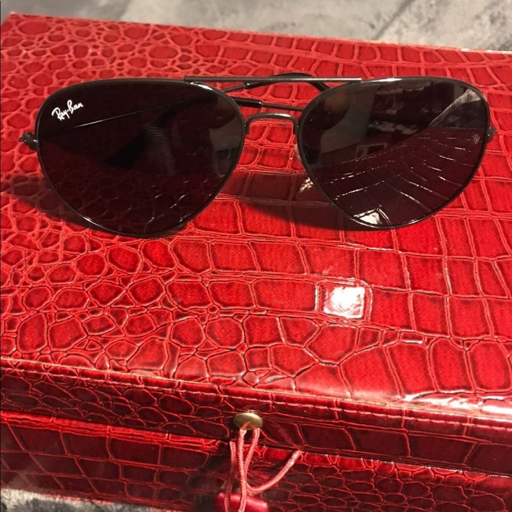 Ray•Ban Sunglasses - Picture 2 of 8